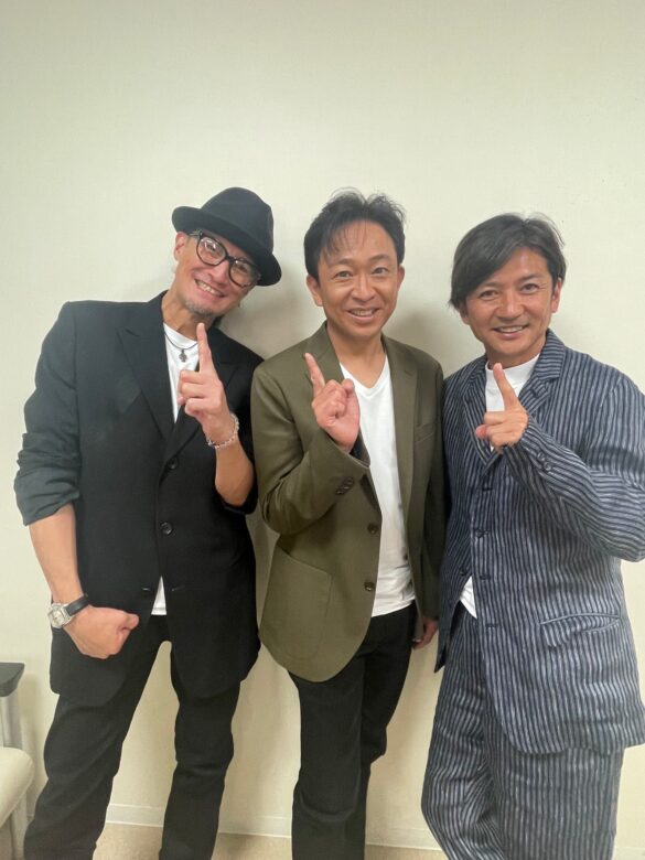 TOKIOの松岡さん、城島さん、国分さんのスリーショット写真